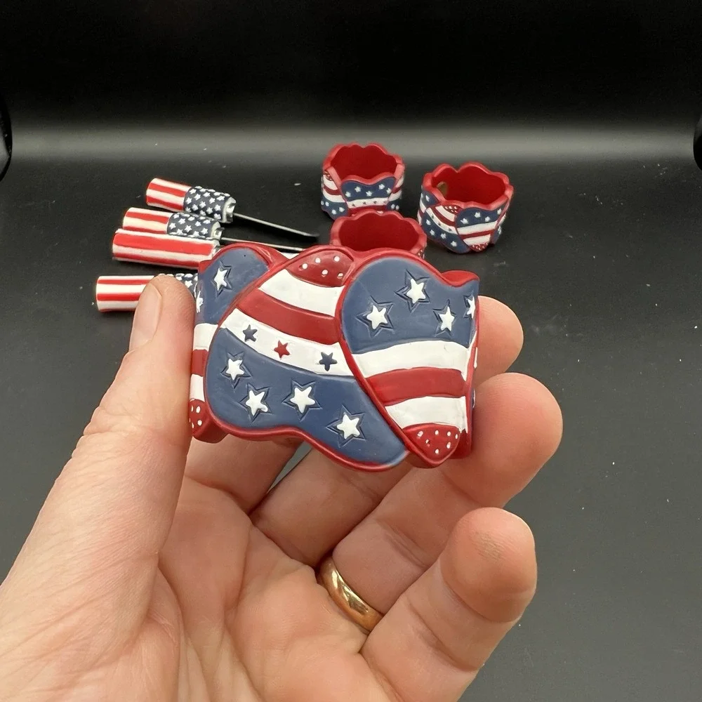 Patriotic Hearts FLAG Plastic Napkin 4 Rings and 4 Knives Spreaders ~‎ Set of 8